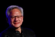 今日黄历英伟达黄仁勋：编程人工智能如今就像训练一个人