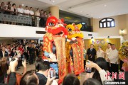 今日黄历中国驻菲律宾大使与菲候任外长共同出席庆祝中菲建交50周年图片展